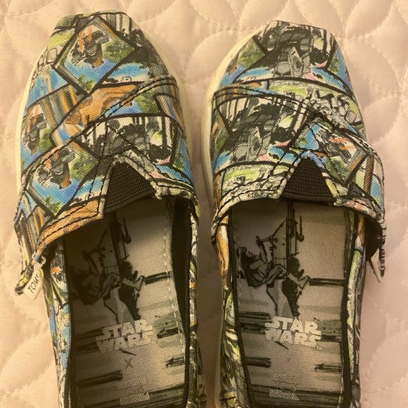 Toms Other - TOM’S STAR WARS Ewok Print - size 8 US kids